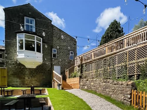 The Hermit Inn Hideout — 4-Star Luxury Hotel in Burley In Wharfedale, United Kingdom
