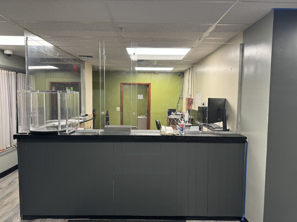 Imperial Suites — Dearborn — photo 2