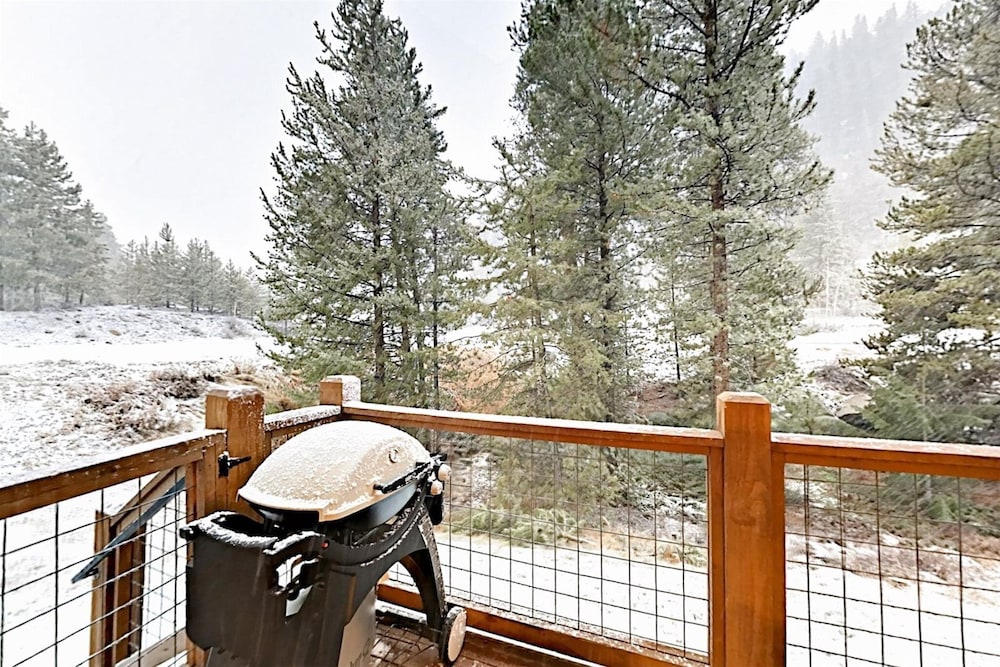 Family friendly 3 Bedroom Vacation Rental in West Keystone Resort Along the Snake River With Pool and Hot Tub - photo 36