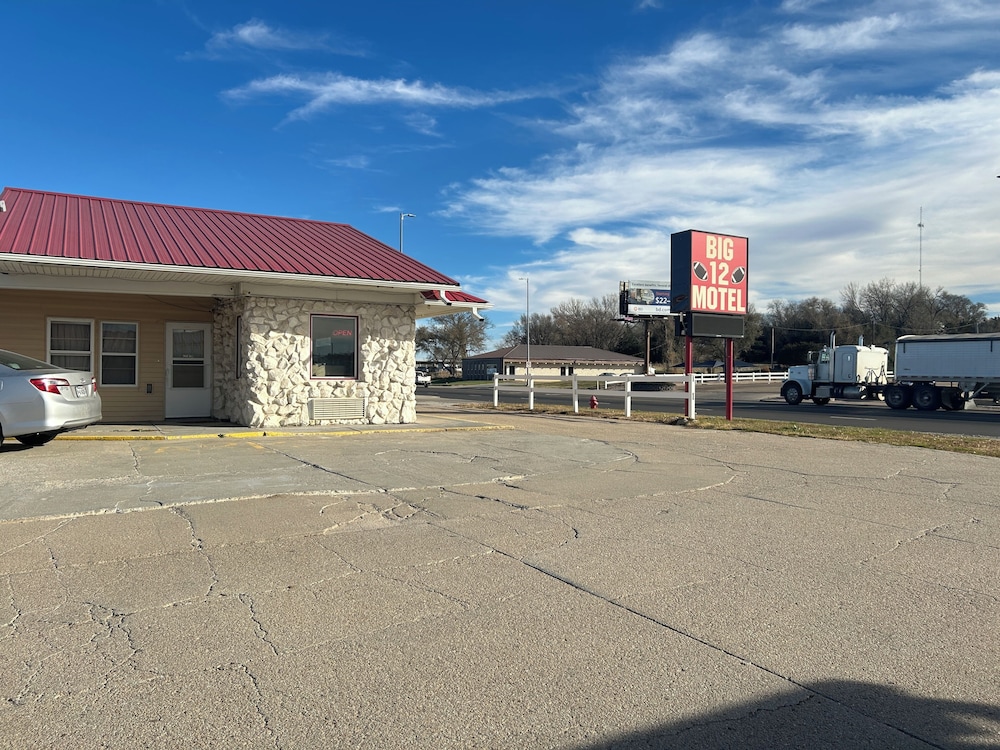 Big 12 Motel Broken Bow NE in Broken Bow, United States