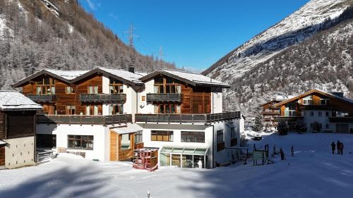 Appartement Flora — 4-Star Luxury Hotel in Saas-Fee, Switzerland