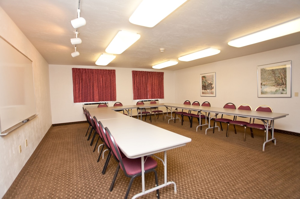 Super 8 by Wyndham Woodburn - photo 29