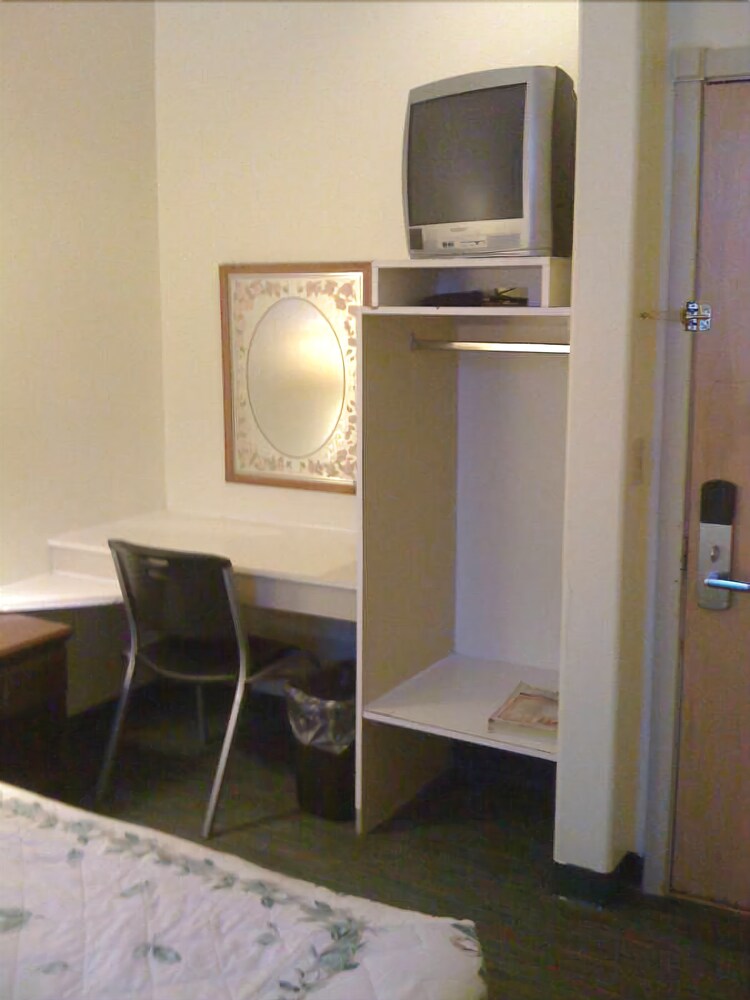 Chelsea Inn Hotel - photo 18