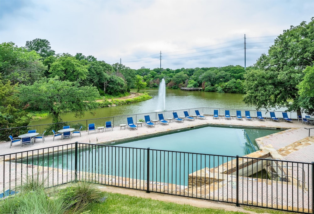 Hilton DFW Lakes Executive Conference Center - photo 23