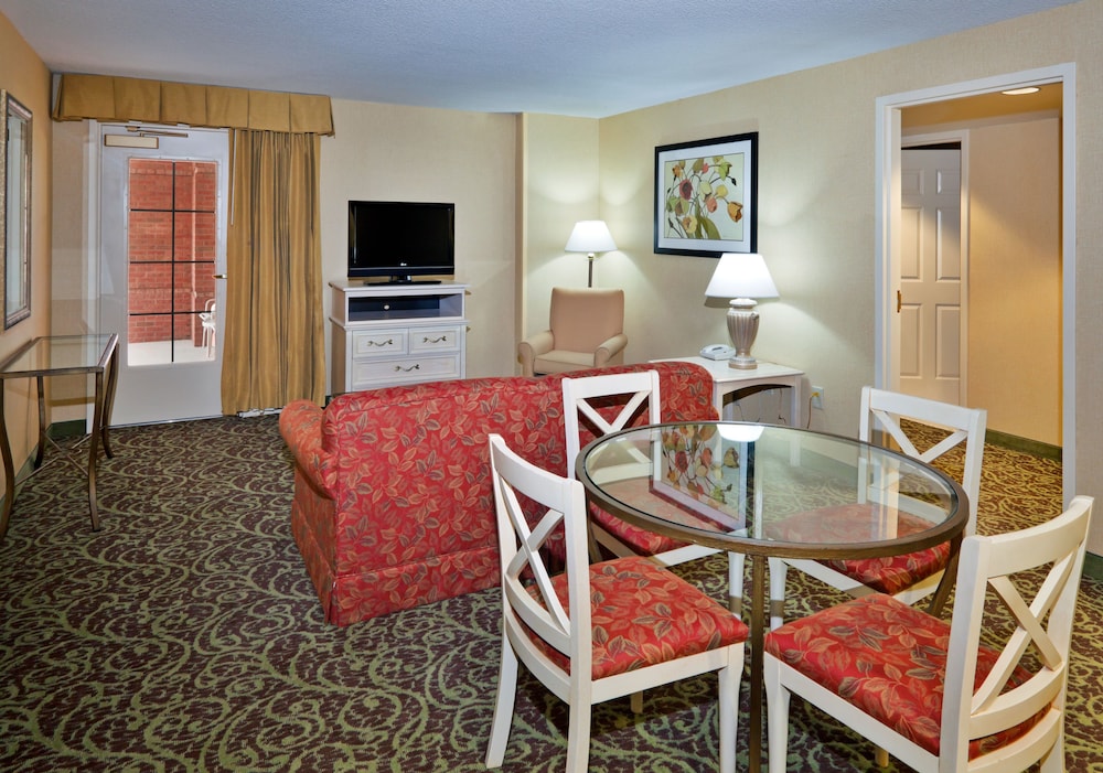 Holiday Inn Chantilly Dulles Expo Center by IHG - photo 13