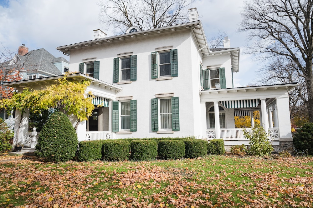 Canandaigua Guesthouse — 4-Star Luxury Hotel in Canandaigua, United States