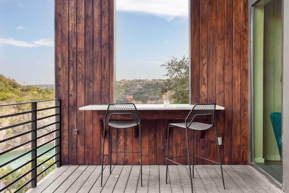 Barton by Avantstay Lake Views w Hot Tub Pool & Ping Pong - photo 20