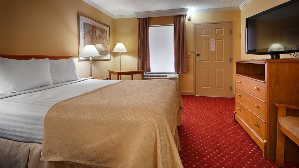 Bryson Inn — Mount Airy — photo 4