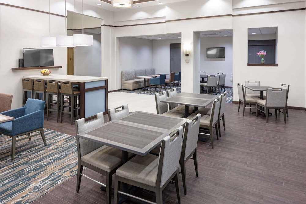 Hampton Inn & Suites Chicago North Shore Skokie - photo 57