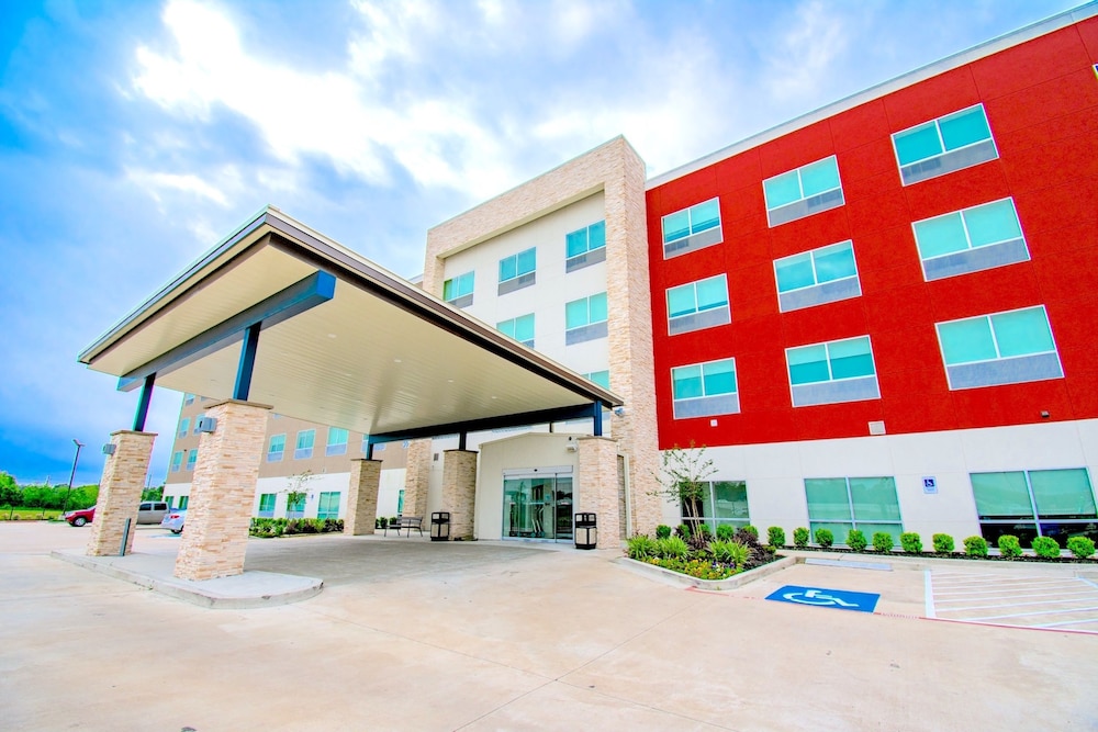 Holiday Inn Express & Suites Houston IAH Beltway 8 by IHG - photo 68