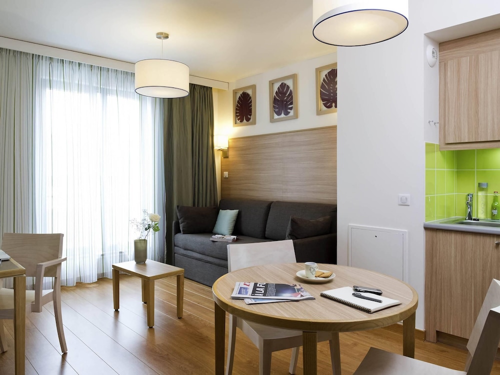 Aparthotel Adagio Paris Vincennes — 4-Star Luxury Hotel in Vincennes, France