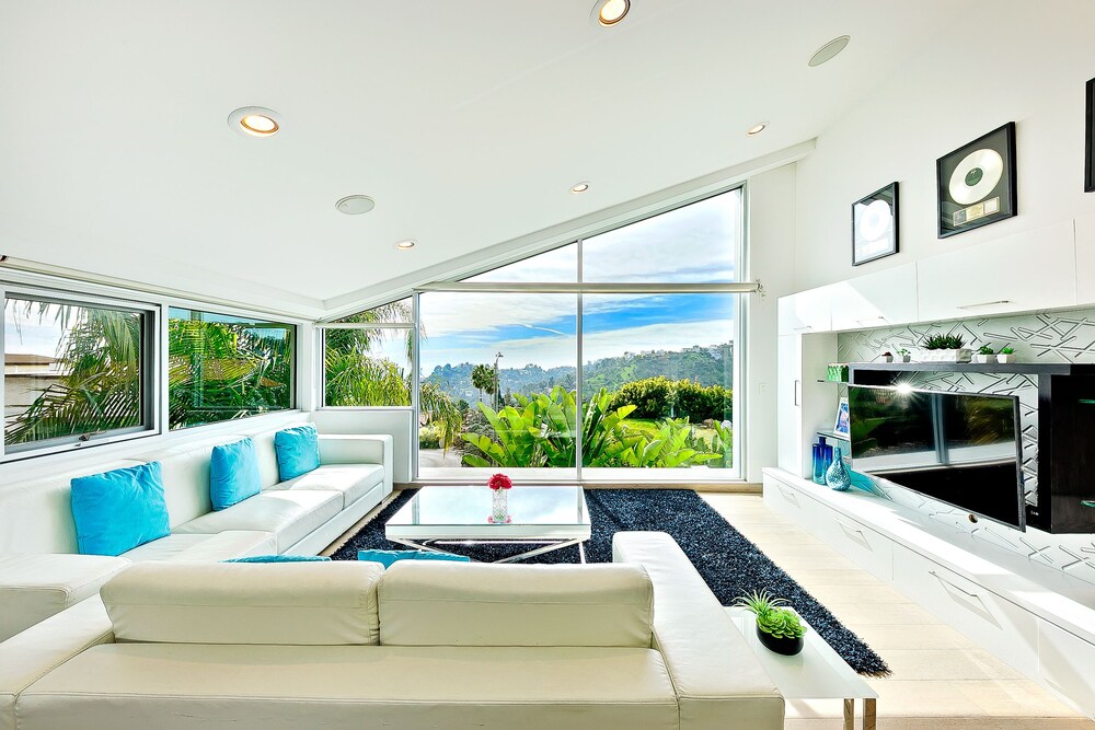 Hollywood Estate With Stunning Views - photo 4