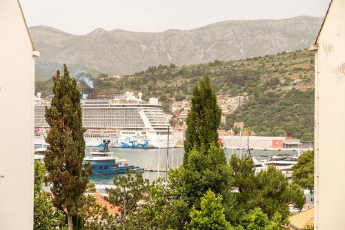 Lapad Sunshine Apartment — 4-Star Luxury Hotel in Dubrovnik, Croatia