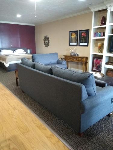 Southern Comfort Suites - photo 23