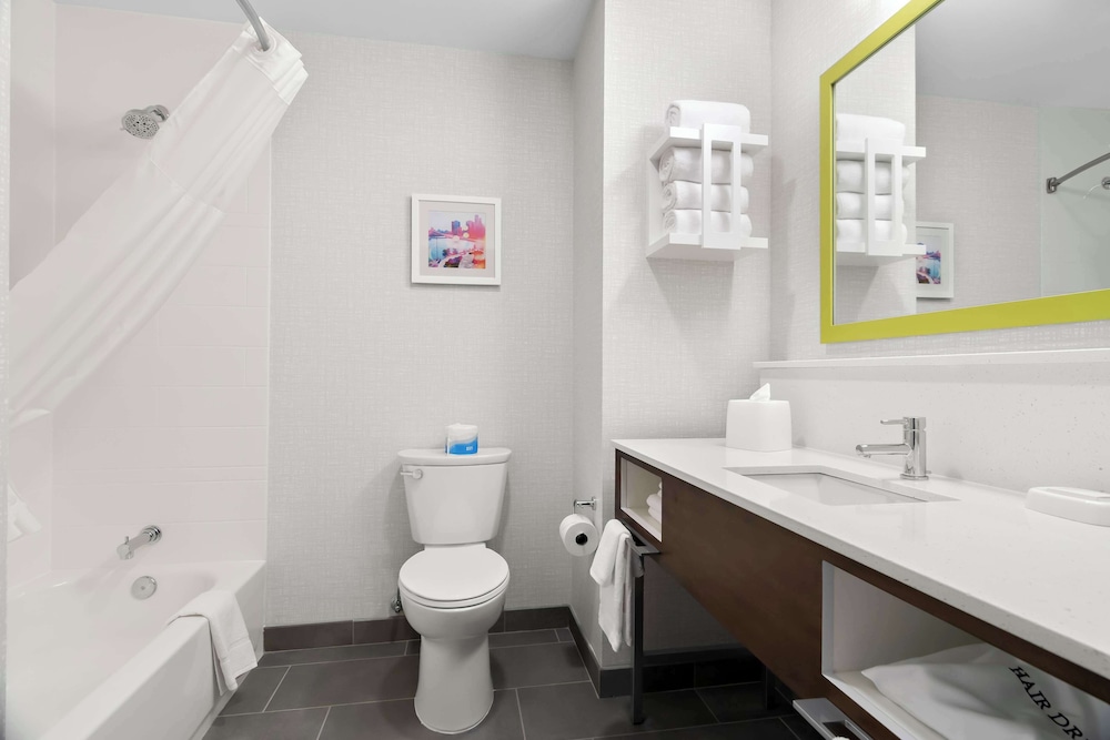 Hampton Inn & Suites by Hilton Chicago Medical District UIC - photo 27