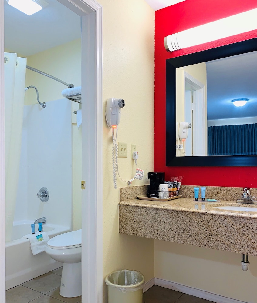 Suite 16 Motel - photo 10