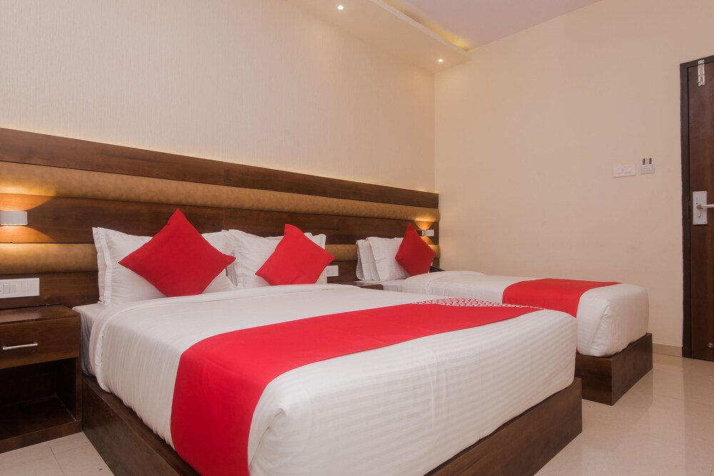 OYO 22120 Hotel Universal Garden