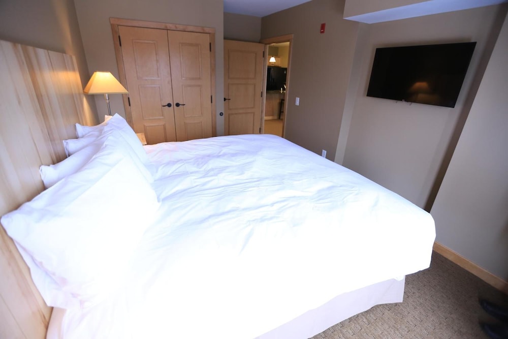 Burke Mountain Hotel - photo 9