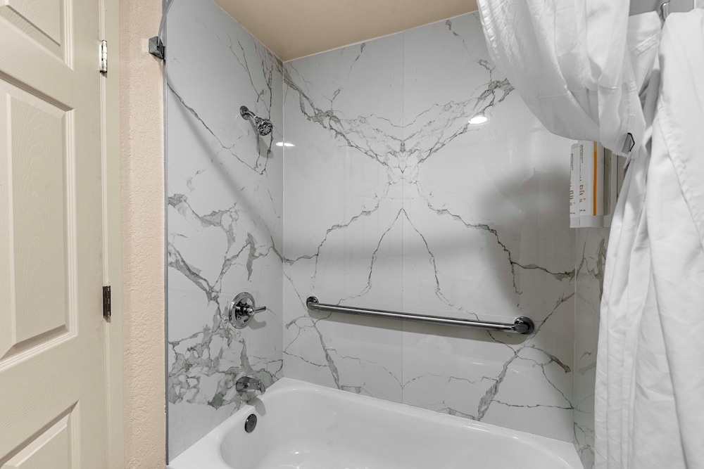 Clarion Pointe Wenatchee WA - photo 21