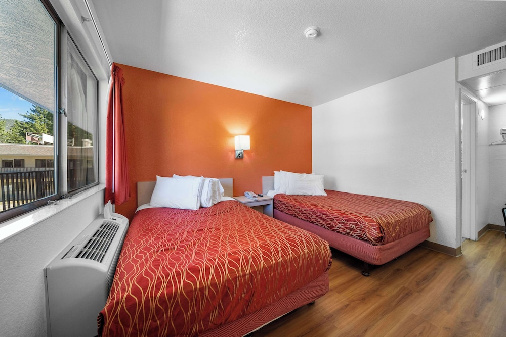 Motel 6 Big Bear Lake CA - photo 10