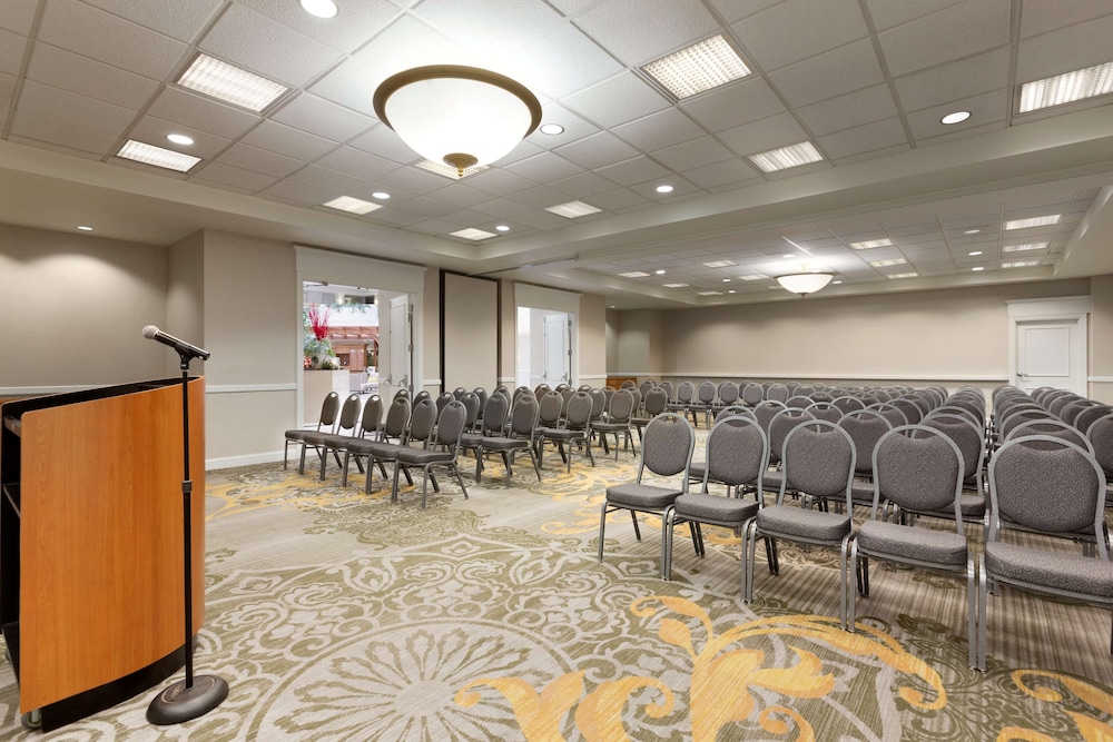 Embassy Suites by Hilton Newark Wilmington South - photo 29