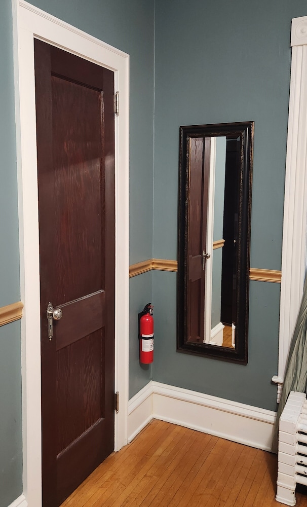 Oaklawn Inn Llc - photo 9