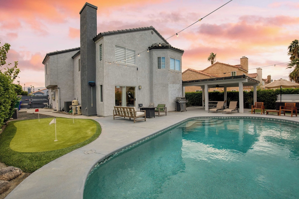 Desert Scarif Private Pool Hot Tub Putting Green Near Coachella Festivals in Indio, United States