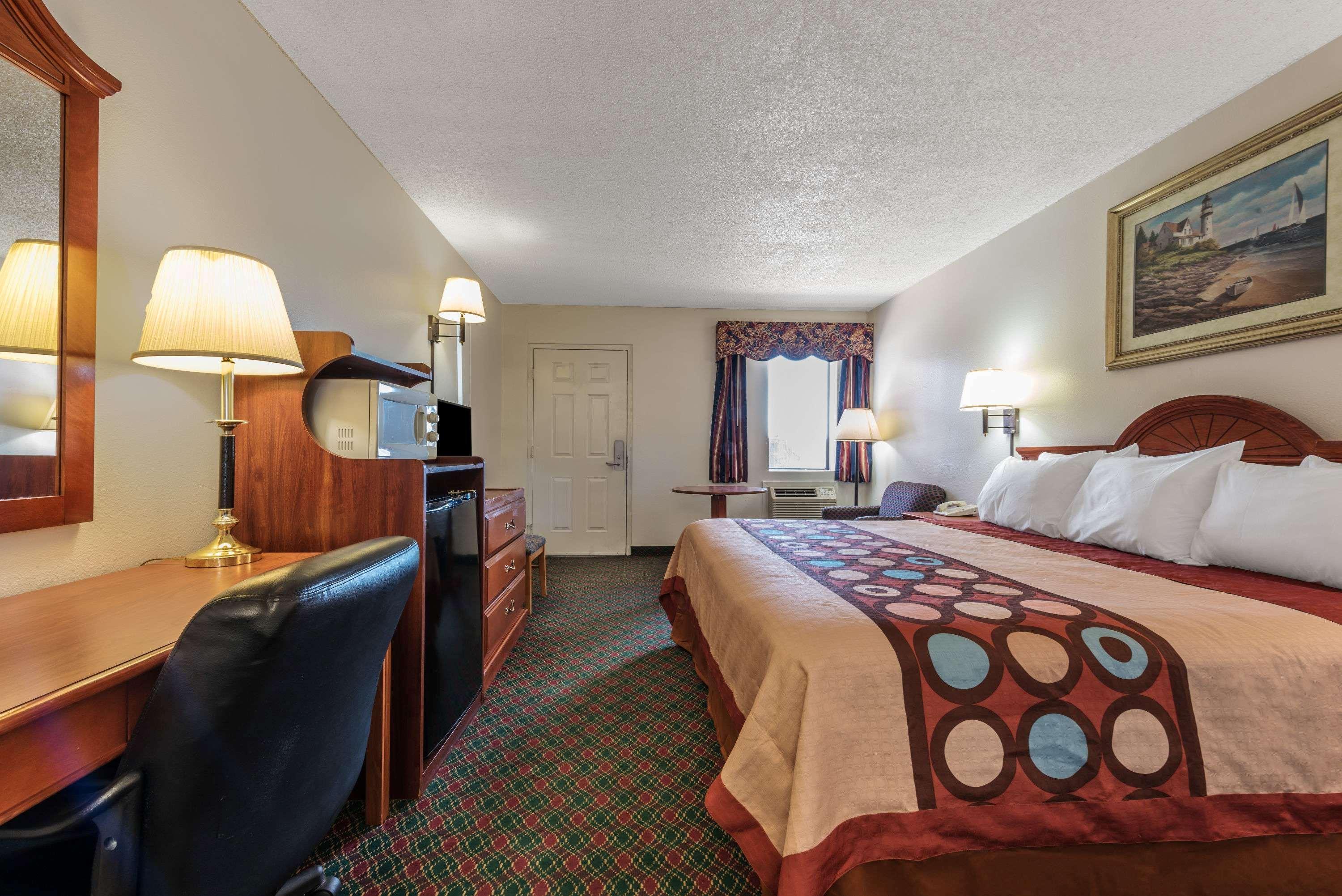 Super 8 by Wyndham Eastland - photo 6