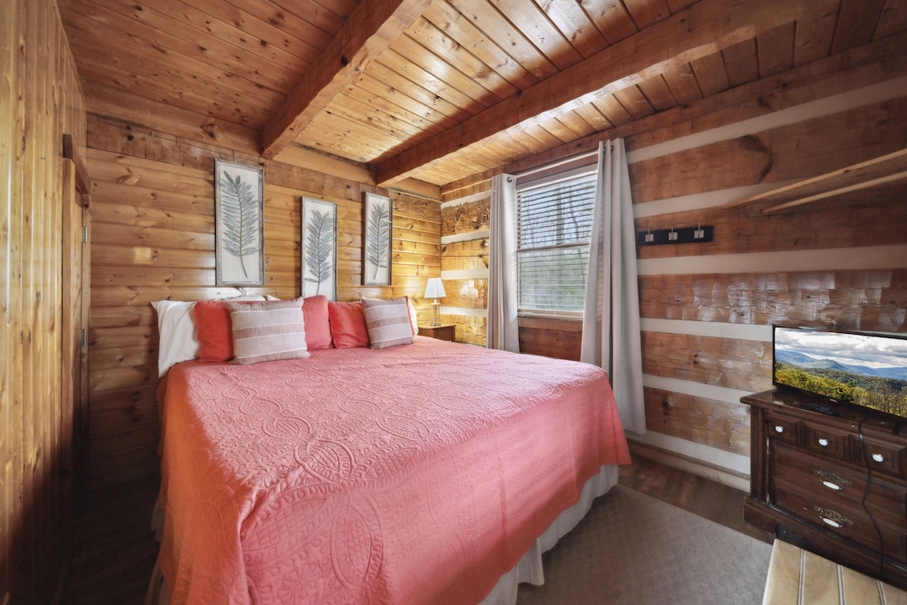 An Affair To Remember 1 Bedroom Cabin by Heavenly Views Resort - photo 4