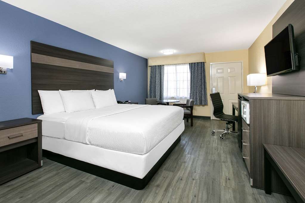 Days Inn by Wyndham Waco Near Downtown University - photo 30