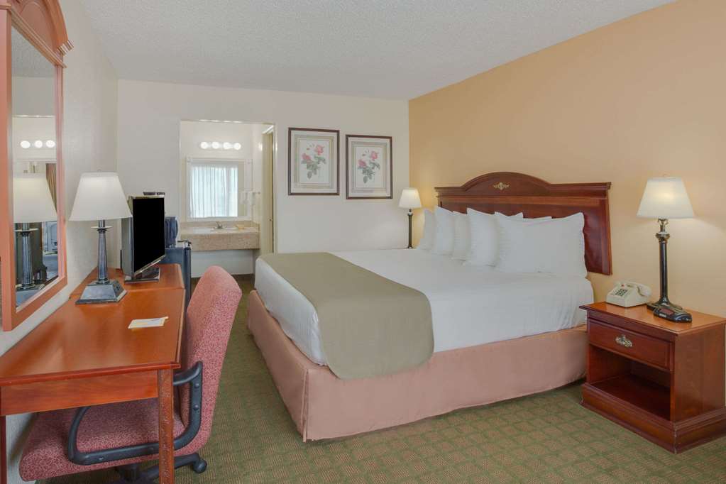 Days Inn by Wyndham Asheville West - photo 10
