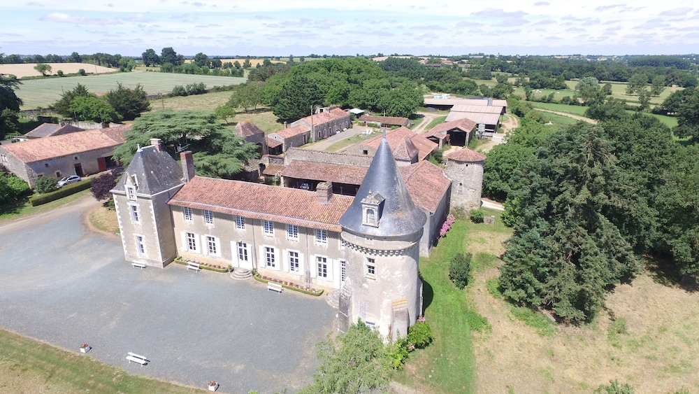 Manoir De Ponsay — hotel in Chantonnay
