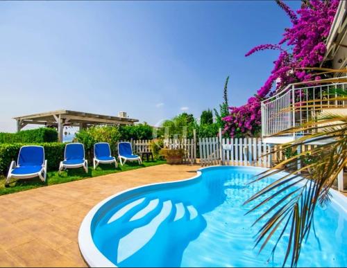 Rifugio di Giusy apartment with swimming pool — 4-Star Luxury Hotel in Bardolino, Italy