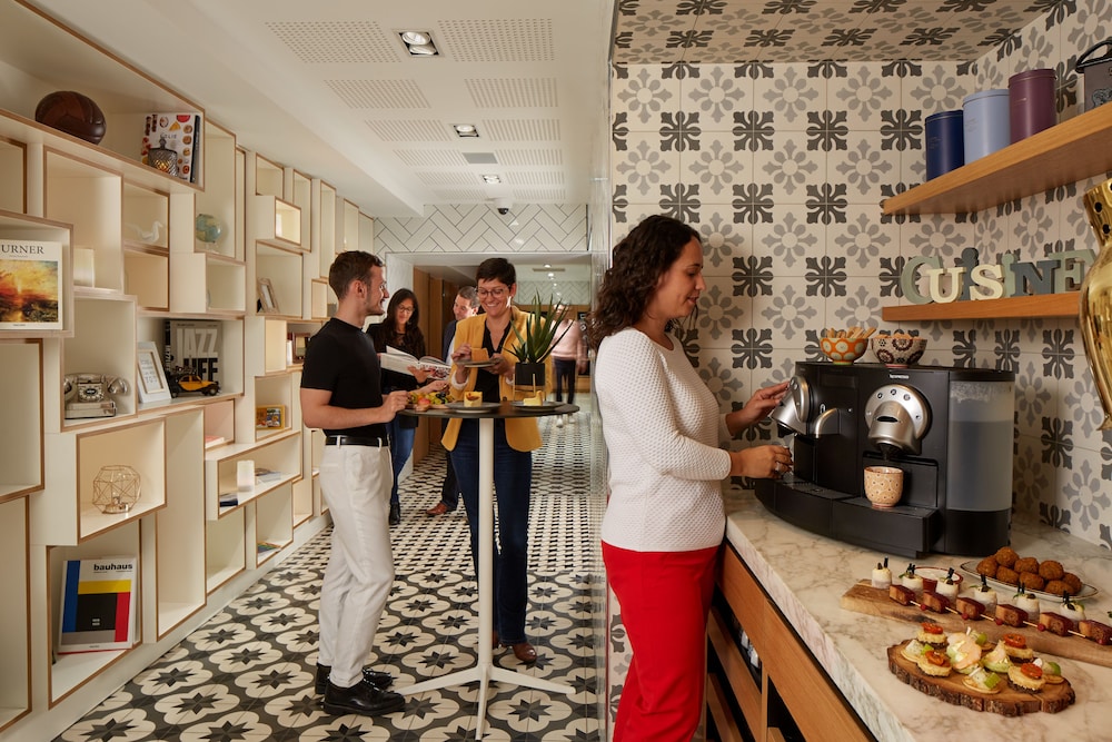 מזון ומשקאות