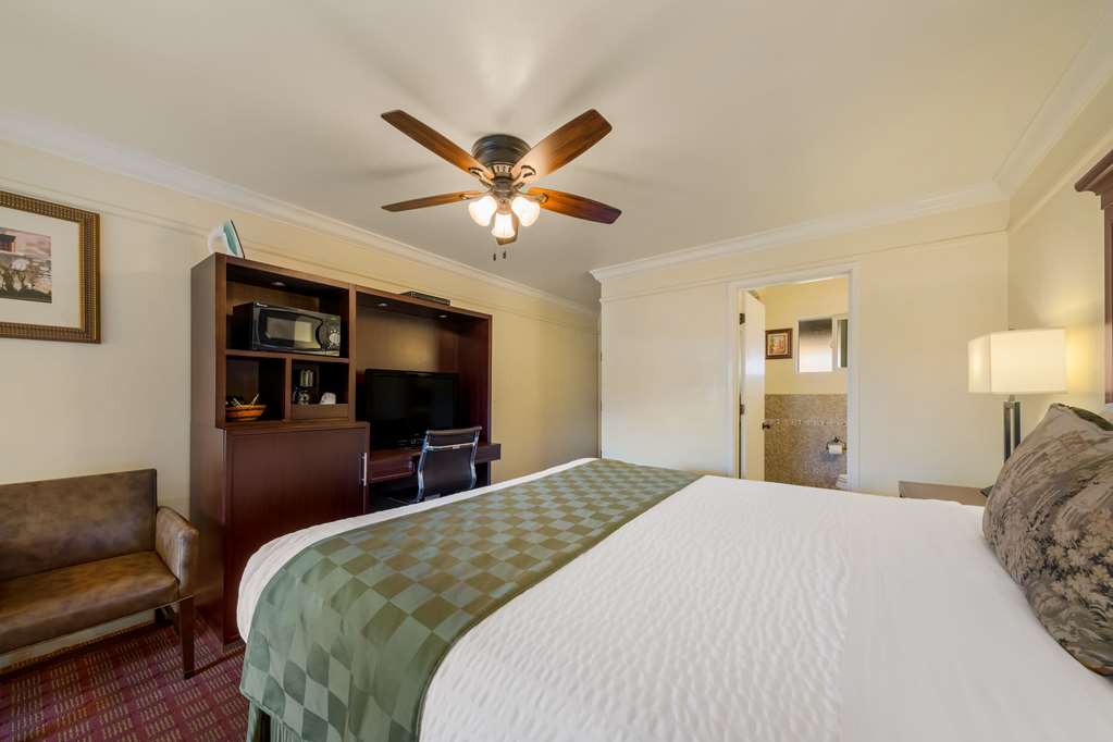 Clarion Collection Carmel Oaks Inn - photo 22