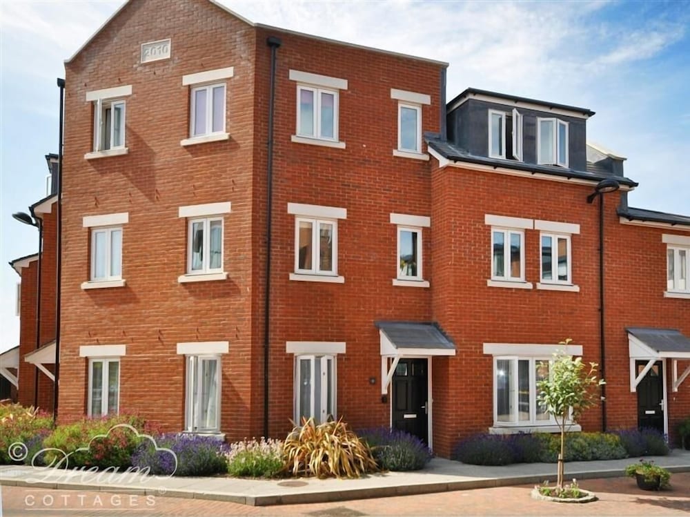 Admiral's Quarter Apartment 5 — 4-Star Luxury Hotel in Weymouth, United Kingdom
