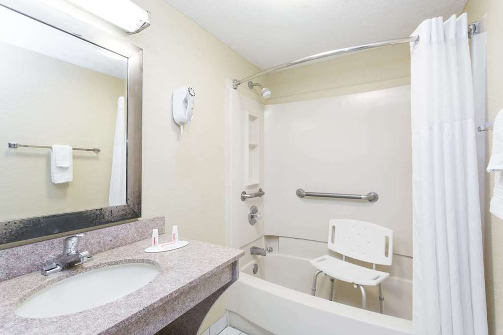Days Inn by Wyndham Destin - photo 9