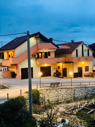 Family friendly house with a swimming pool Mijaca Zagora 21267 — 4-Star Luxury Hotel in Vrgorac, Croatia