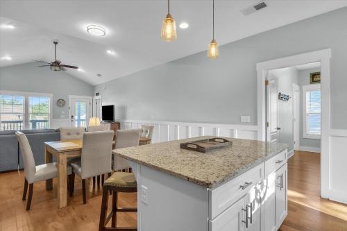 All Summer Long by Oak Island Accommodations - photo 32