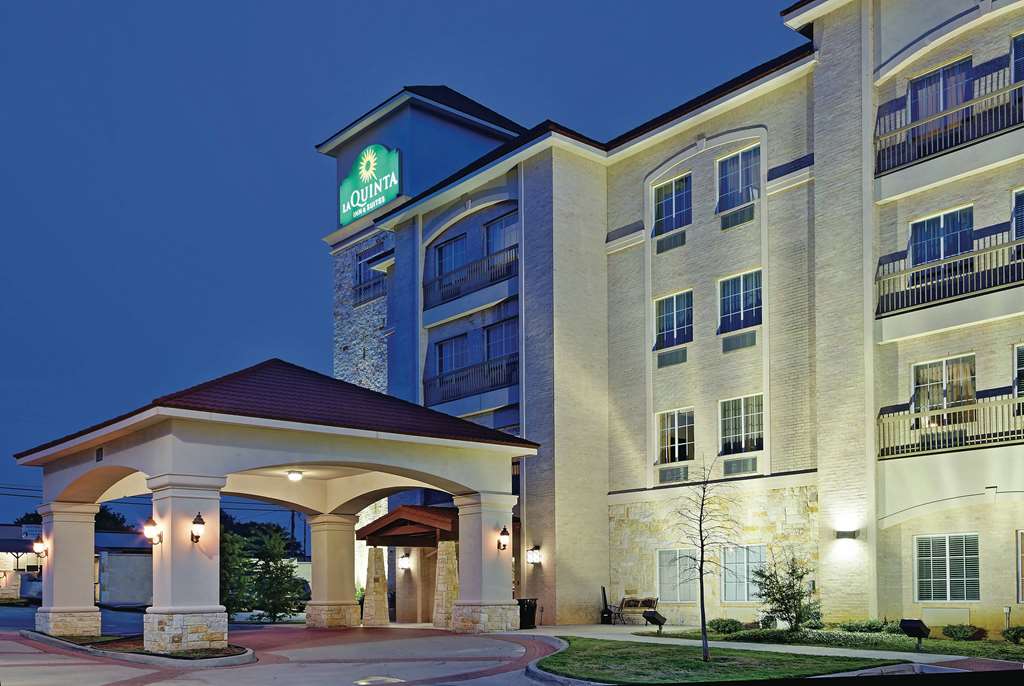 La Quinta Inn & Suites by Wyndham DFW Airport West Euless - featured photo