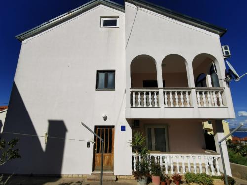 Apartments by the sea Kali Ugljan 22953 — 4-Star Luxury Hotel in Preko, Croatia