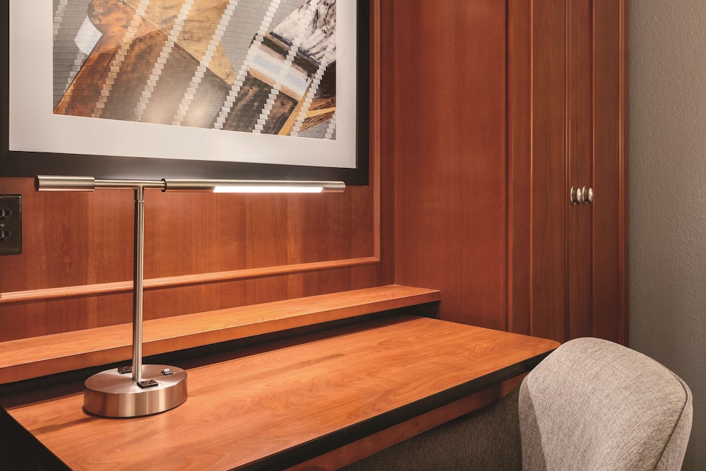Hampton Inn Des Moines Airport - photo 13