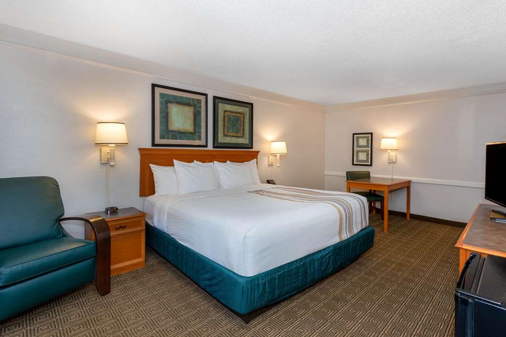 La Quinta Inn by Wyndham Tallahassee North - photo 49