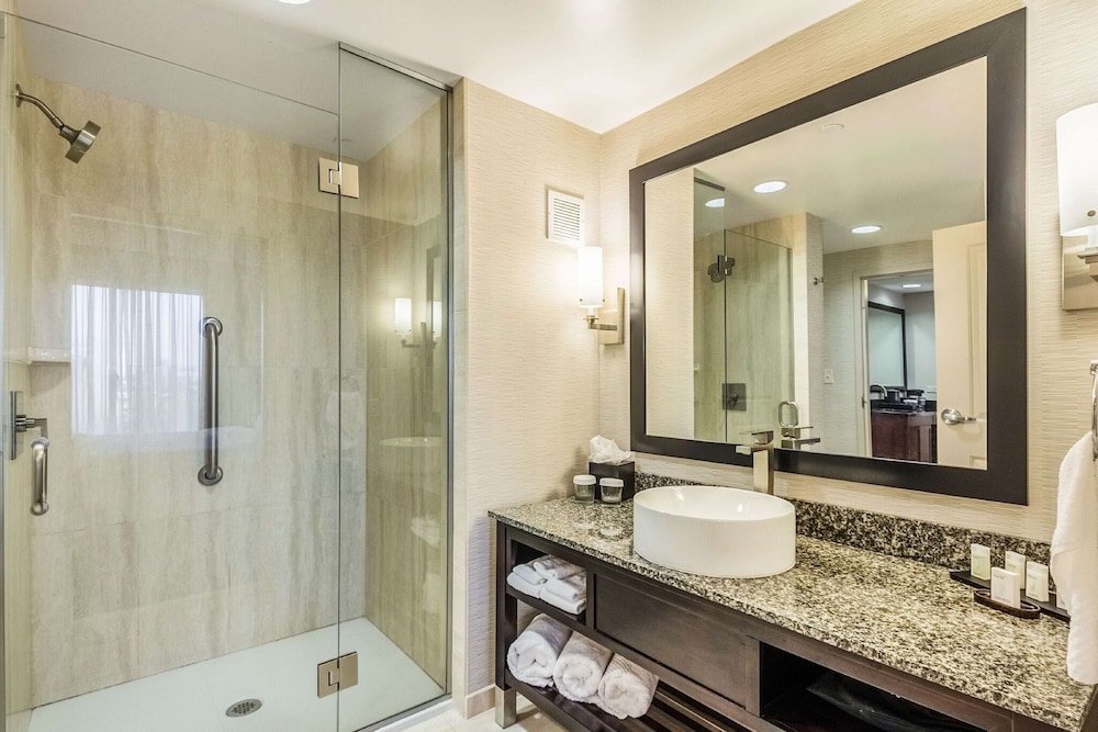 Embassy Suites Newark Airport - photo 24