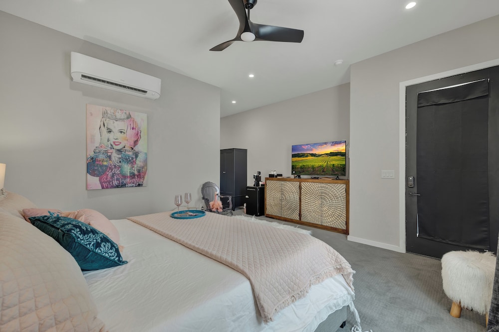The Bentley Hotel Marilyn Monroe Room Hill Country View - photo 2