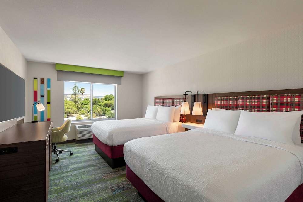 Hampton Inn & Suites Oroville - photo 9