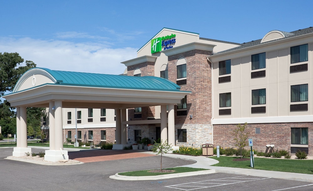 Holiday Inn Express Hotel & Suites Madison Verona by IHG - photo 56