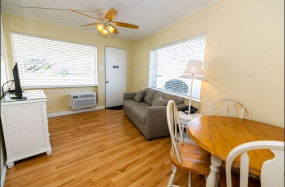 Aztec Motel - photo 25