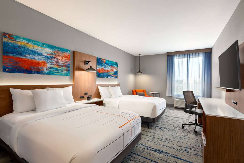 La Quinta Inn & Suites by Wyndham Mount Laurel Moorestown - photo 35
