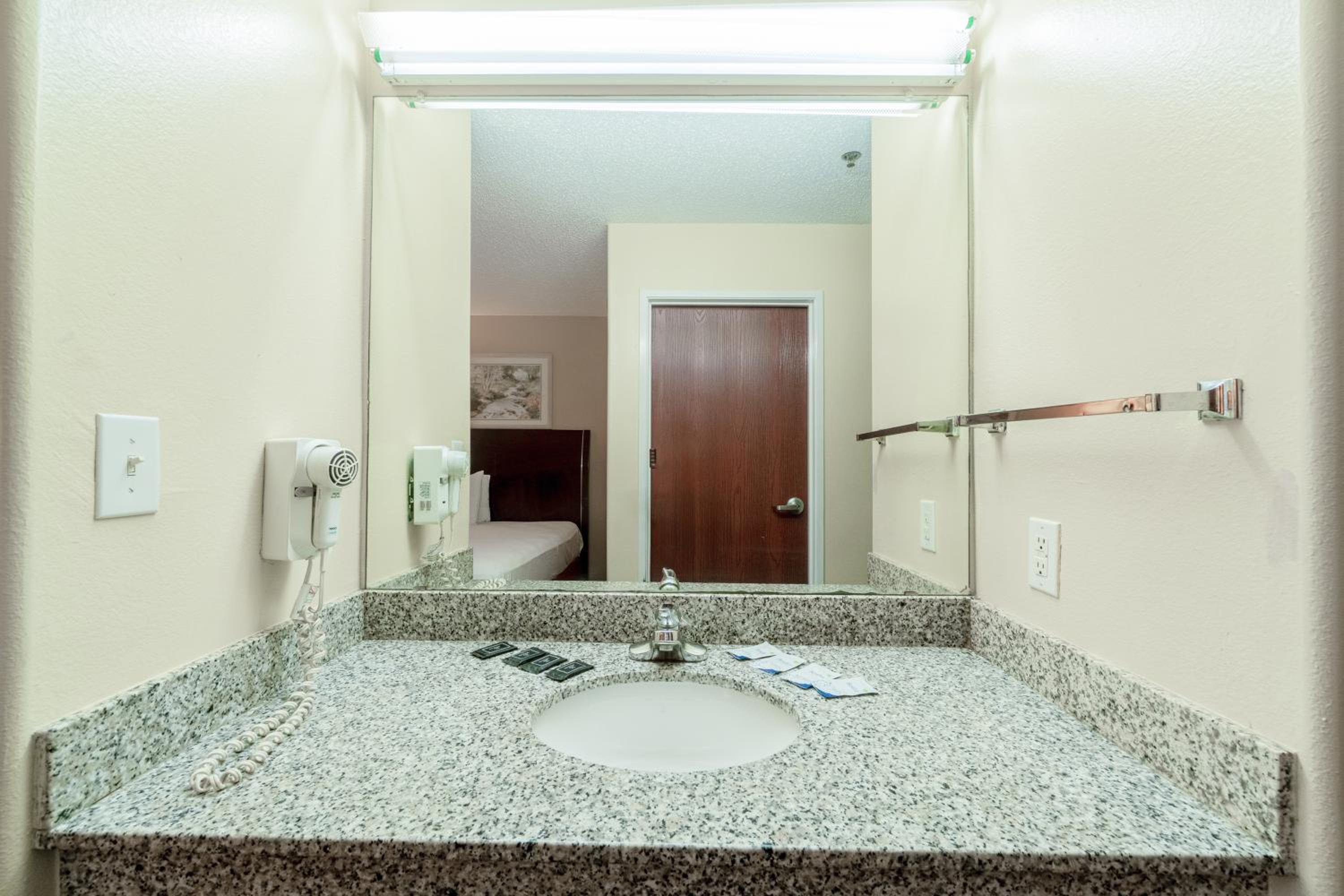 Capital O Fairway Inn Baytown La Porte TX - photo 41